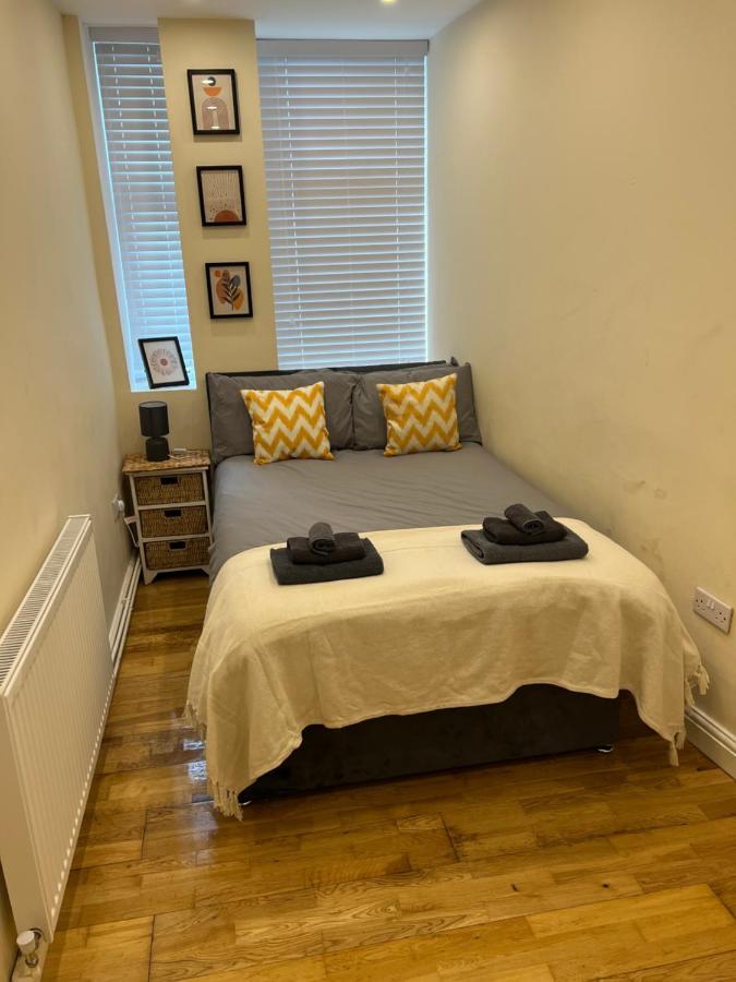 Spacious Ground Floor Suite Comfortably Sleeps Up To Eight 哈利法克斯 外观 照片